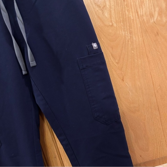 FIGS Yola Skinny Scrub Pants - Picture 4 of 9